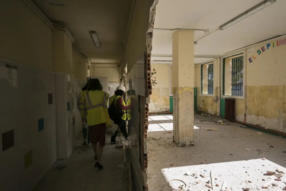 La demolición para la construcción del nuevo colegio de Educación Especial de Atades ha comenzado este lunes.