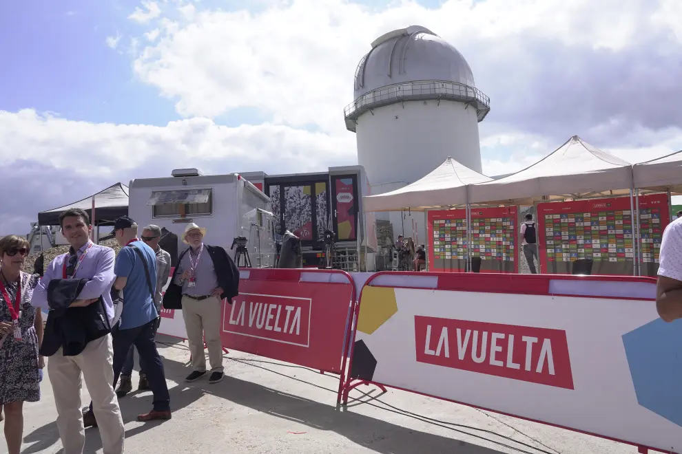 Llegada de la etapa de la Vuelta a España al Observatorio Astrofísico de Javalambre. Ambiente en las proximidades de meta