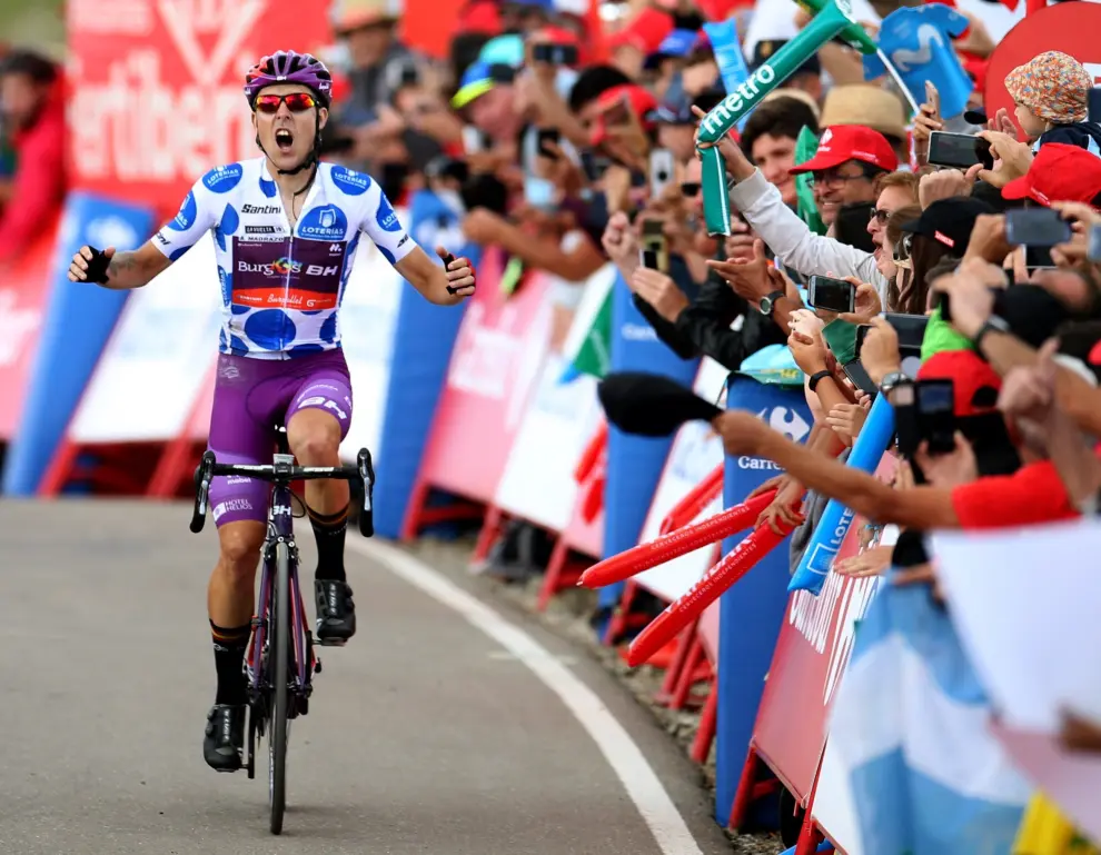 Madrazo celebrando el triunfo de etapa en Javalambre