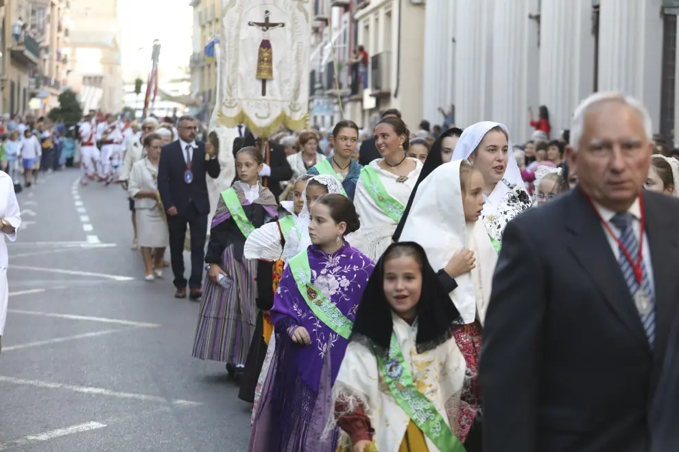 Devoción y alegría en la procesión del Santo Cristo