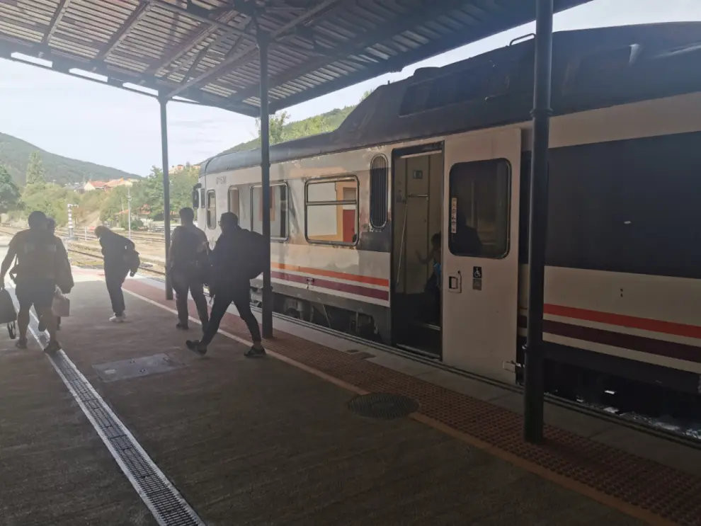 La avería de un tren a 4 kilómetros de Canfranc retrasa la llegada de los pasajeros hora y media