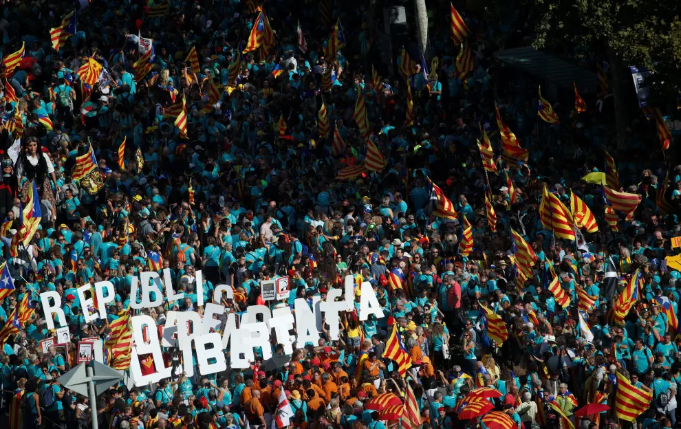 People gather at a rally during Catalonia's national day 'La Diada' in Barcelona, Spain, September 11, 2019. REUTERS/Albert Gea [[[REUTERS VOCENTO]]] SPAIN-POLITICS/CATALONIA