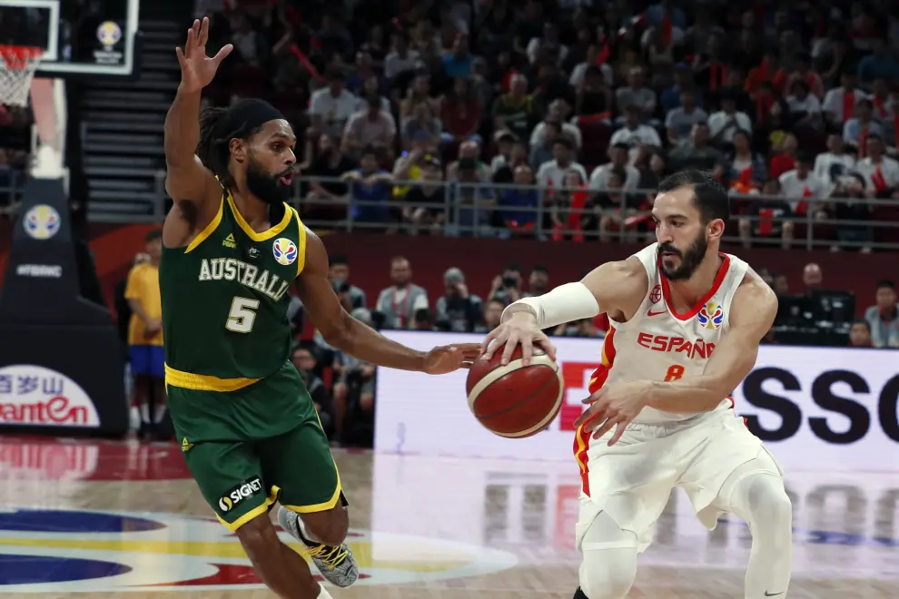 Basketball - FIBA World Cup - Semi Finals - Spain v Australia - Wukesong Sport Arena, Beijing, China - September 13, 2019 Spain's Marc Gasol in action with Australia's Nic Kay REUTERS/Kim Kyung-Hoon [[[REUTERS VOCENTO]]] BASKETBALL-WORLDCUP-ESP-AUS/