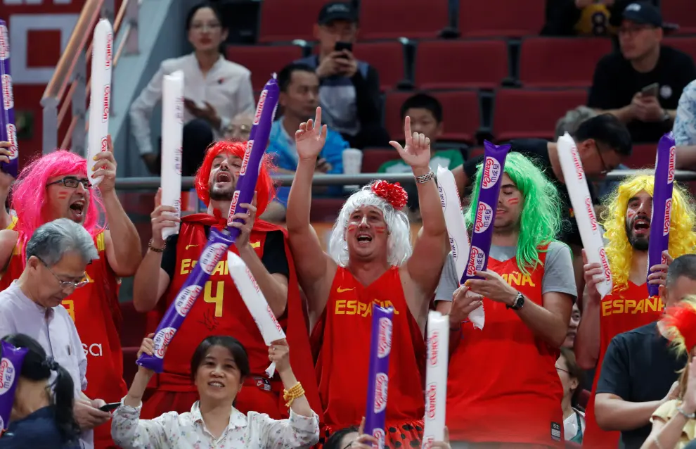 Basketball - FIBA World Cup - Final - Argentina v Spain - Wukesong Sport Arena, Beijing, China - September 15, 2019  Argentina fans in the stands before the match REUTERS/Kim Kyung-Hoon [[[REUTERS VOCENTO]]] BASKETBALL-WORLDCUP-ARG-ESP/