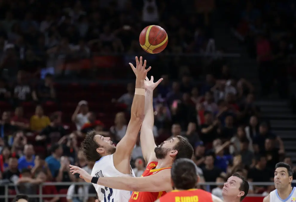 Basketball - FIBA World Cup - Final - Argentina v Spain - Wukesong Sport Arena, Beijing, China - September 15, 2019  Spain's Pau Ribas, Ricky Rubio and team mates before the match   REUTERS/Jason Lee [[[REUTERS VOCENTO]]] BASKETBALL-WORLDCUP-ARG-ESP/
