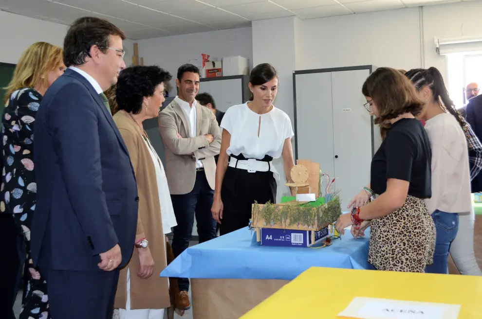 La Reina abre el curso escolar en Torrejoncillo (Cáceres)