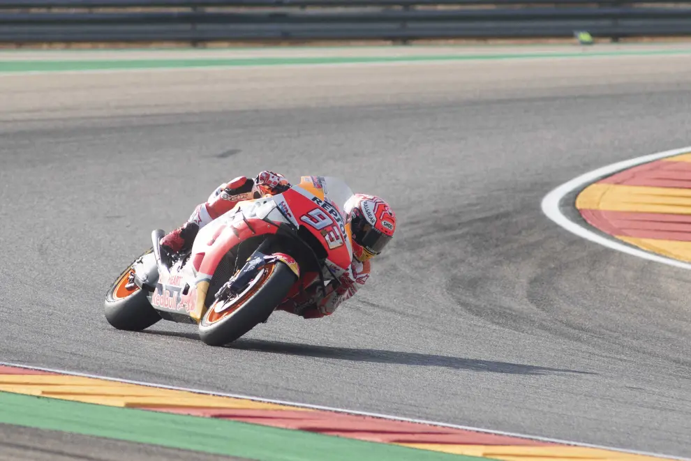 El español Marc Márquez (Repsol Honda RC 213 V) lideró con autoridad la primera jornada de entrenamientos del Gran Premio de Aragón de MotoGP en el circuito Motorland de Alcañiz en la que se pudo apreciar que los principales pilotos de Yamaha se perfilan con sus principales rivales.
