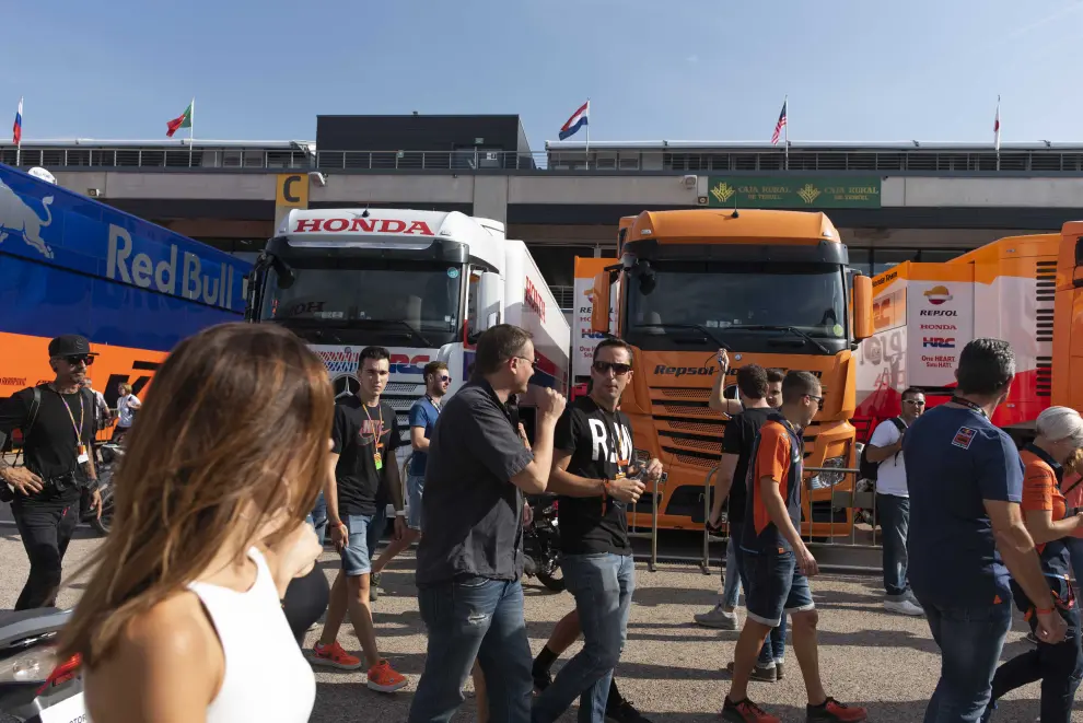 El español Marc Márquez (Repsol Honda RC 213 V) lideró con autoridad la primera jornada de entrenamientos del Gran Premio de Aragón de MotoGP en el circuito Motorland de Alcañiz en la que se pudo apreciar que los principales pilotos de Yamaha se perfilan con sus principales rivales.
