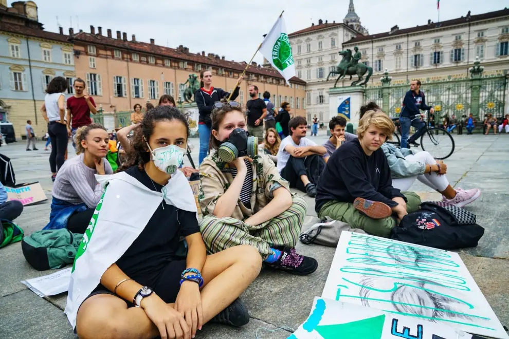 Torino (Italy), 20/09/2019.- Friday for Future activists demonstrate during a global strike of young people to raise awareness of the importance of the environment within the Climate action week at Castello square, Turin, Italy, 20 September 2019. (Italia) EFE/EPA/Tino Romano Friday for Future climate strike in Turin