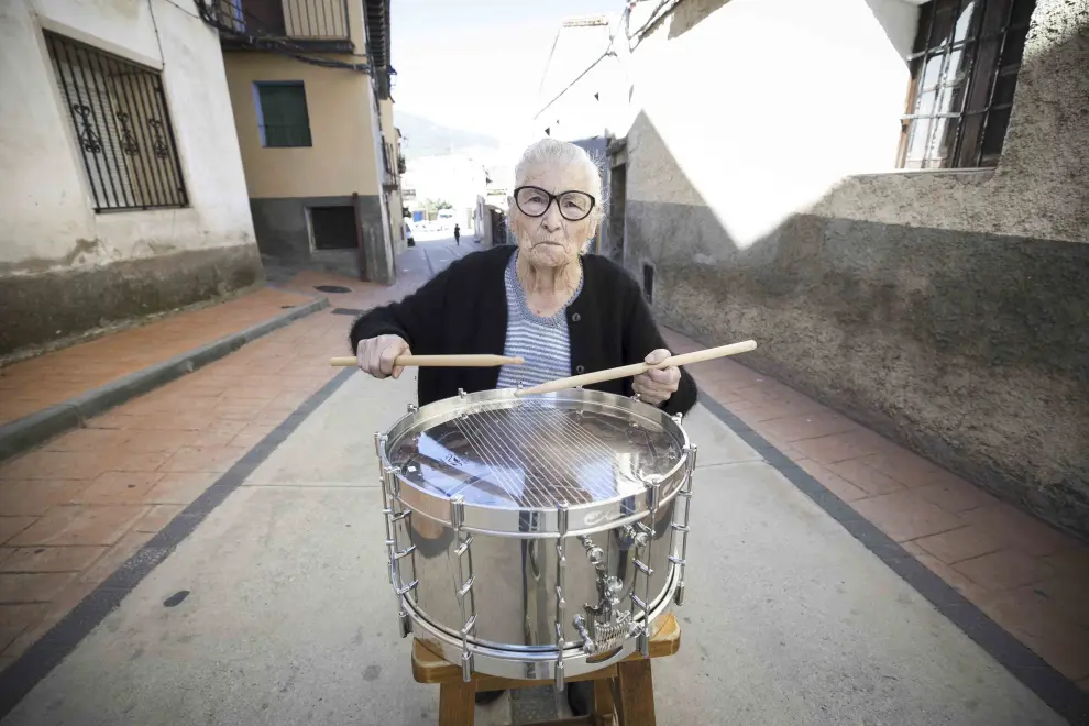 Carmen López, la primera batería aragonesa, en el centro de Sestrica