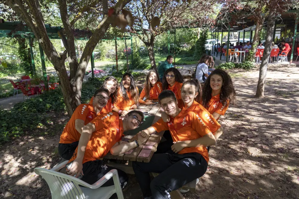 Comida de hermandad en la jornada de voleibol de Teruel