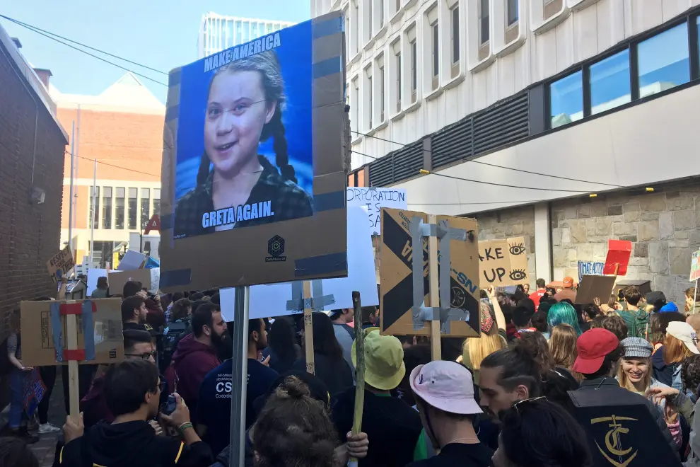 Greta Thunder encabeza la masiva manifestación contra el cambio climático en Montreal.