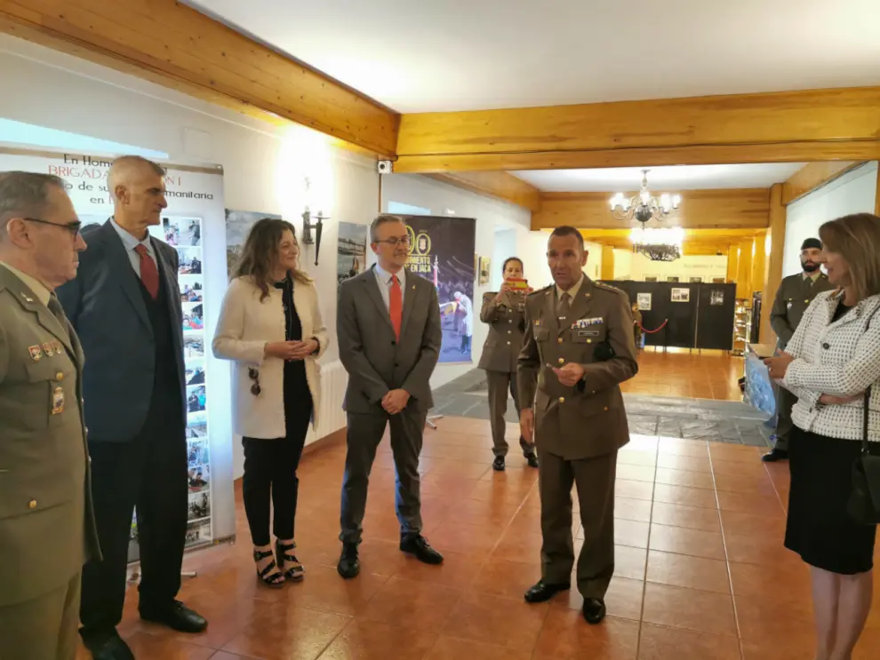 Inauguración de la exposición sobre el centenario del Regimineto Galicia en Jaca.