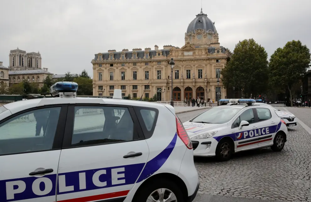 French police secure the area in front of the Paris Police headquarters in Paris, France, October 3, 2019. REUTERS/Philippe Wojazer [[[REUTERS VOCENTO]]] FRANCE-SECURITY/