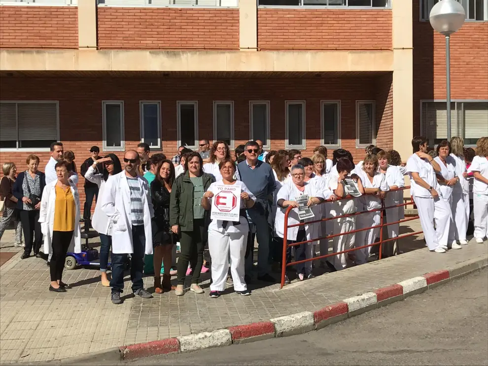 Concentración de trabajadores del hospital Obispo Polanco con motivo del paro de la España Vaciada.