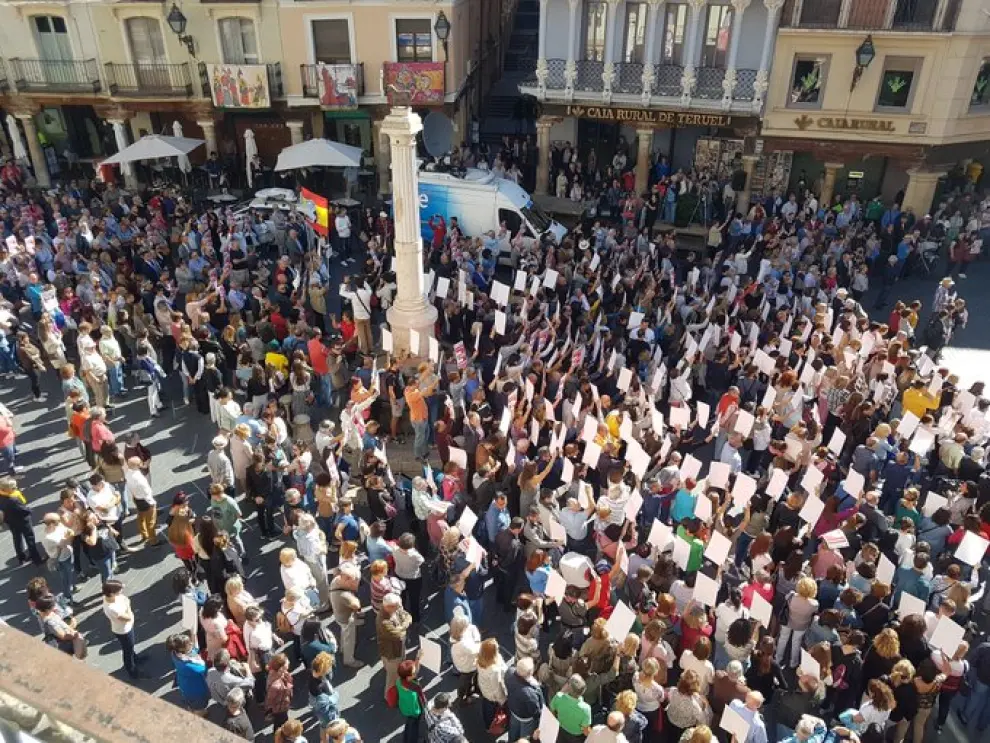 La plaza del Torico de Teruel durante el paro de cinco minutos este viernes