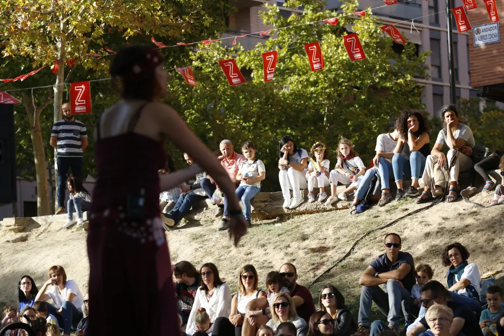 Cuenta cuentos en el Parque Bruil de Zaragoza con motivo de las Fiestas del Pilar.