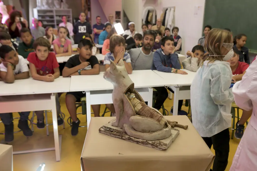 La Escuela de Conservación y Restauración de Aragón ha organizado este miércoles un taller didáctico para alumnos de 5º de Primaria del colegio El Parque de Huesca.