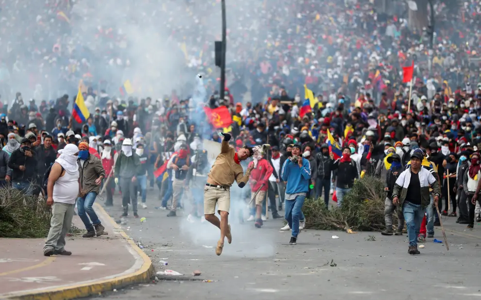 Demonstrators take part in a protest against Ecuador's President Lenin Moreno's austerity measures in Quito, Ecuador, October 8, 2019. REUTERS/Ivan Alvarado [[[REUTERS VOCENTO]]] ECUADOR-PROTESTS/