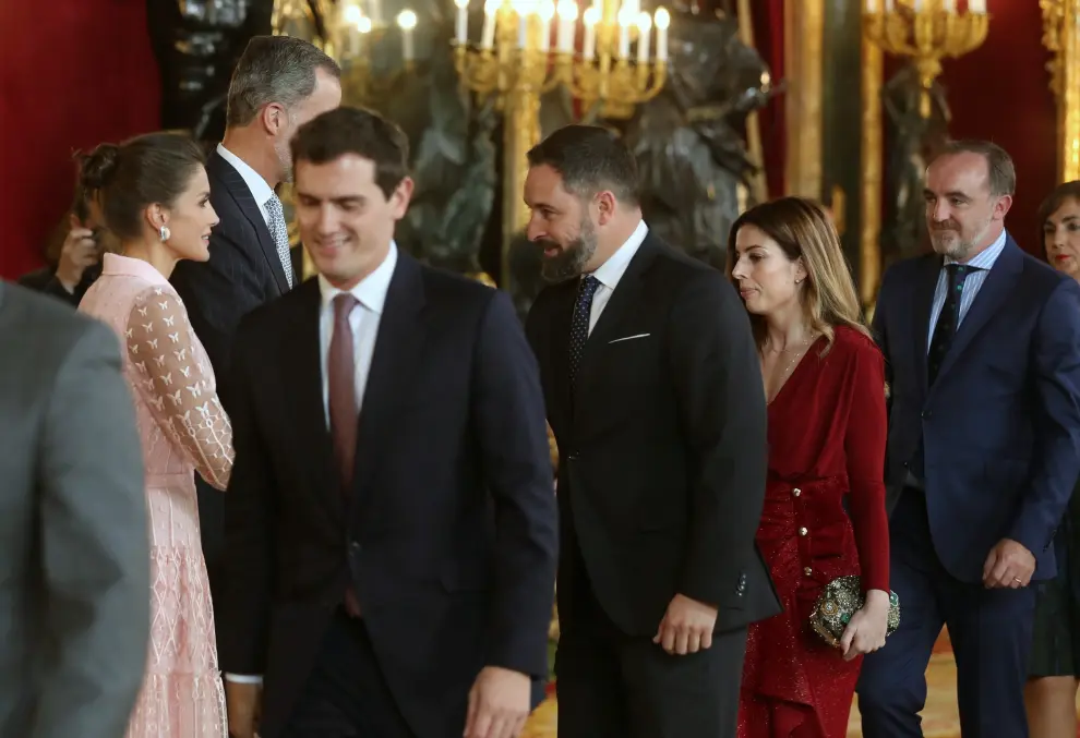 Besamanos en la recepción de los Reyes en el Palacio Real