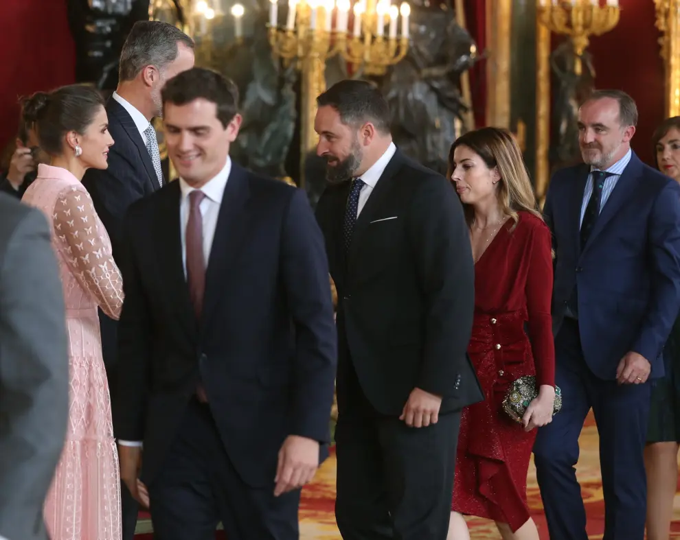 Besamanos en la recepción de los Reyes en el Palacio Real