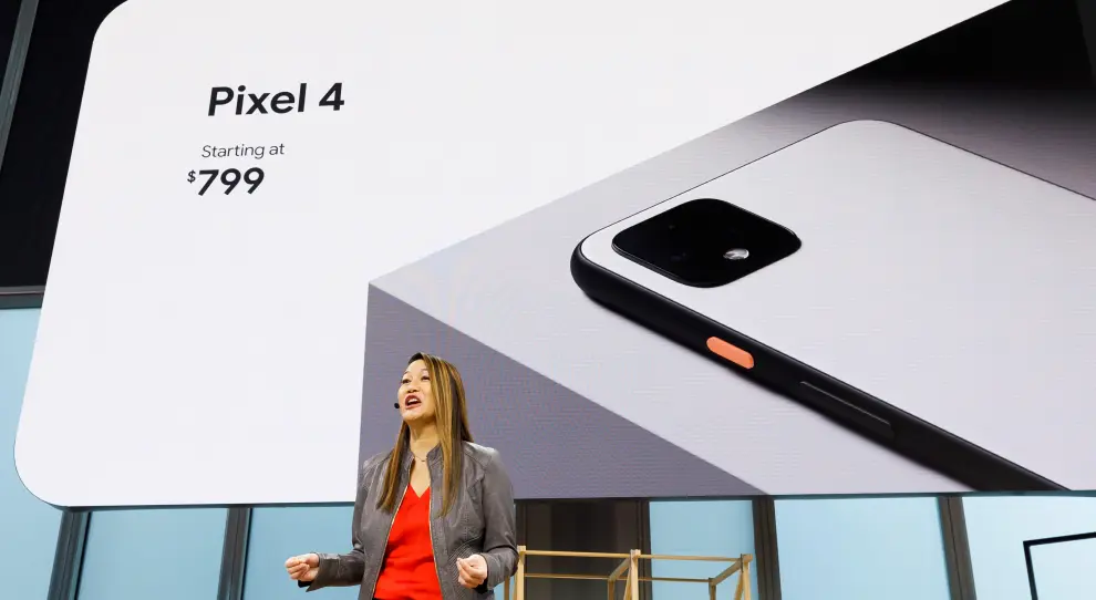 New York (United States), 15/10/2019.- A display of the new Google Pixel 4 phone during a Google product launch event called 'Made by Google '19' in New York, New York, USA, 15 October 2019. The company introduced a number of new products at the event including a new phone, a new laptop, earbuds, and a new smart speaker. (Estados Unidos, Nueva York) EFE/EPA/JUSTIN LANE Google Product Launch event in New York