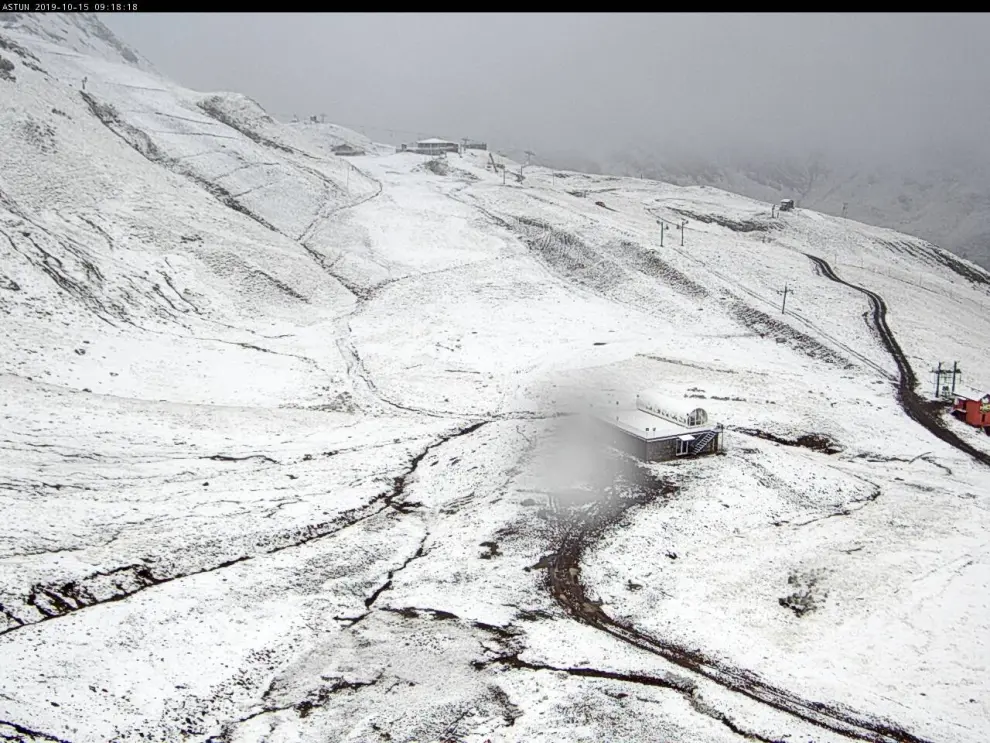 Imágenes de las primeras nieves del otoño en el Pirineo.