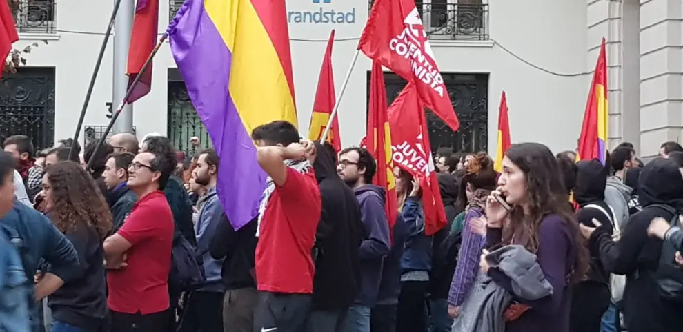 Cubero -de rojo, a la izquierda-, en la manifestación de Zaragoza.