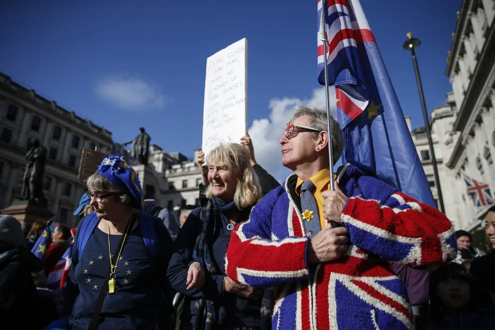 EU supporters react after the result of the vote on the deal delay was announced at the House of Commons on a Saturday for the first time since the 1982 Falklands War, to discuss Brexit in London, Britain, October 19, 2019. REUTERS/Simon Dawson [[[REUTERS VOCENTO]]] BRITAIN-EU/PROTEST