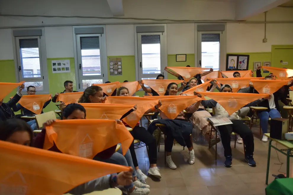 Presentación de la campaña 'Pupitre gitano' en Huesca