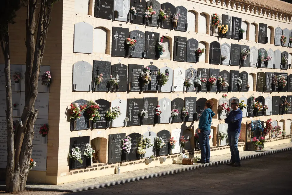 Primeras visitas al cemeterio de Torrero por Todos los Santos