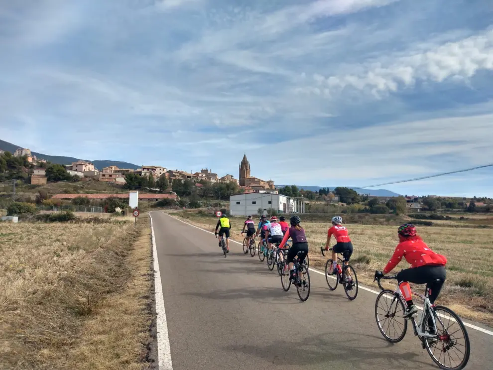 Las participantes han salido de Huesca hacia Ayerbe, Loarre y Bolea para regresar de nuevo a la capital oscense.