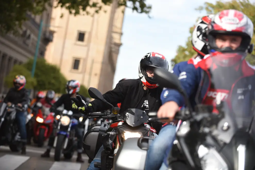 Concentración motorista en Zaragoza por la seguridad en las carreteras