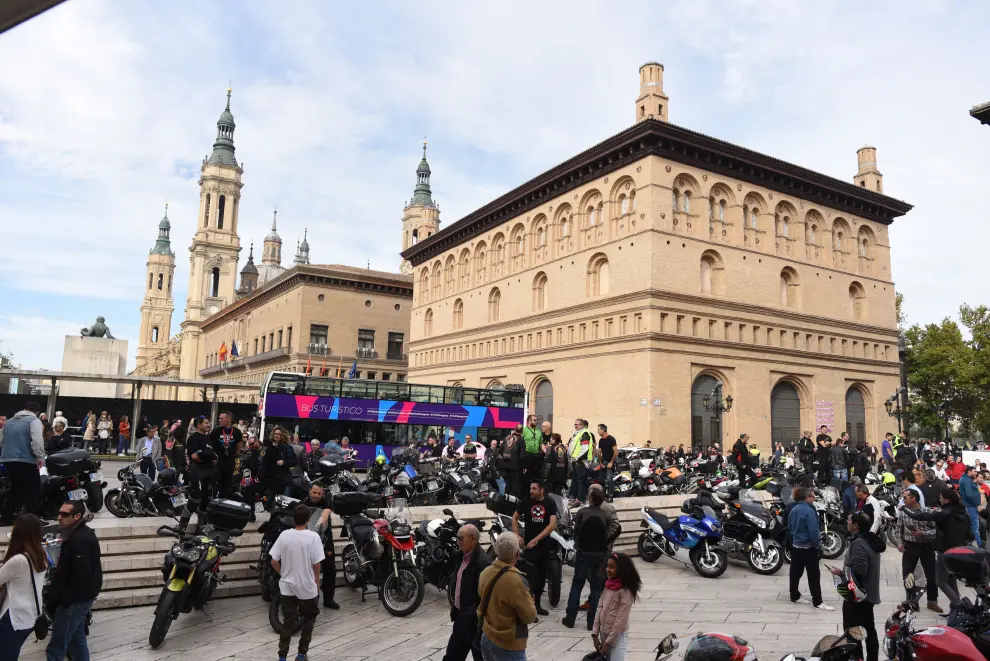 Concentración motorista en Zaragoza por la seguridad en las carreteras