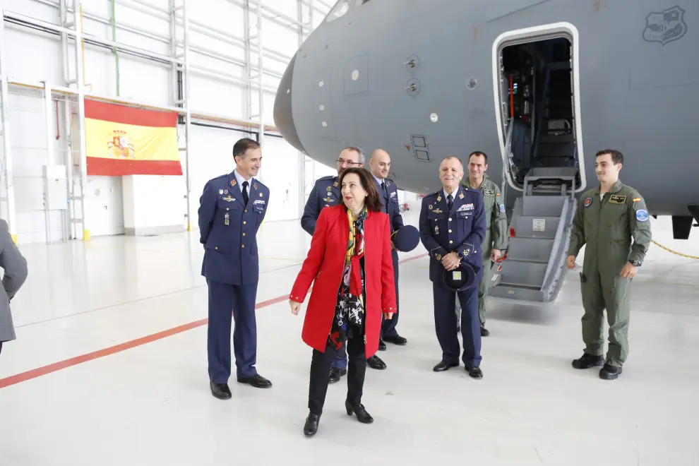 La ministra de Defensa, Margarita Robles, en la Base Aérea de Zaragoza