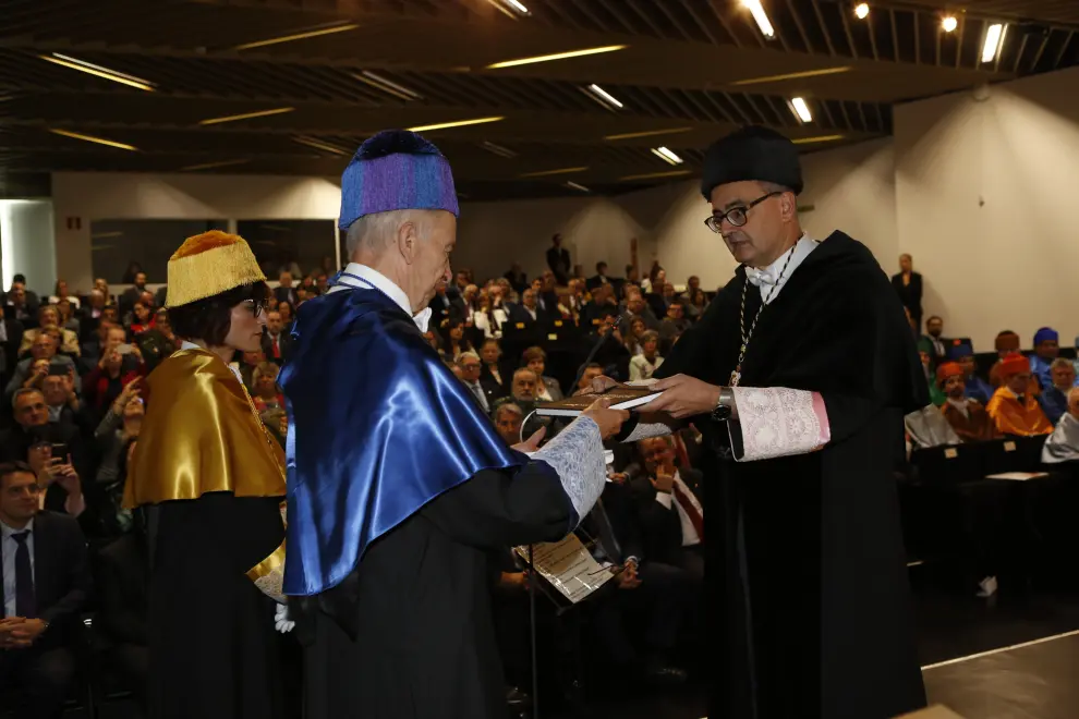 Luis Oro y Guillermo Fatás, investidos Honoris Causa de la Universidad San Jorge