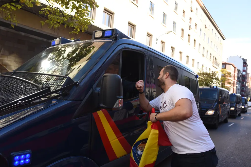 Multitudinario recibimiento a la Policía desplegada en Cataluña