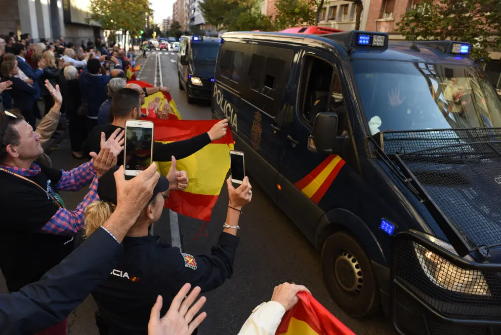 Multitudinario recibimiento a la Policía desplegada en Cataluña