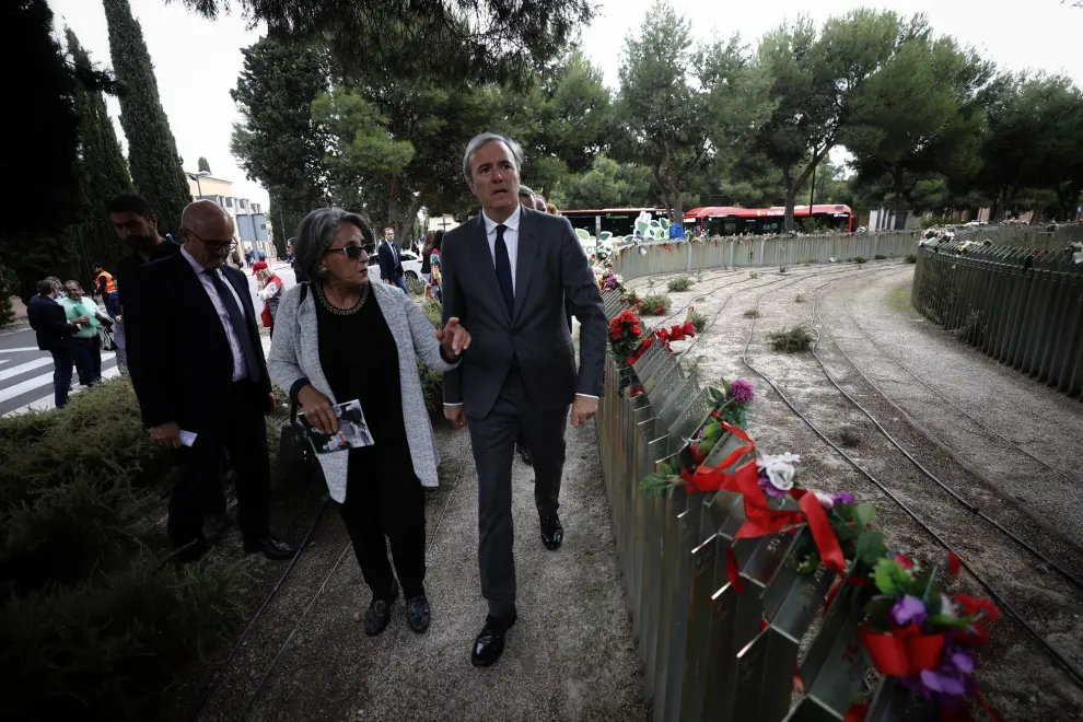 El alcalde de Zaragoza, Jorge Azcón, recupera la tradicional visita al cementerio de Torrero en el día de Todos los Santos