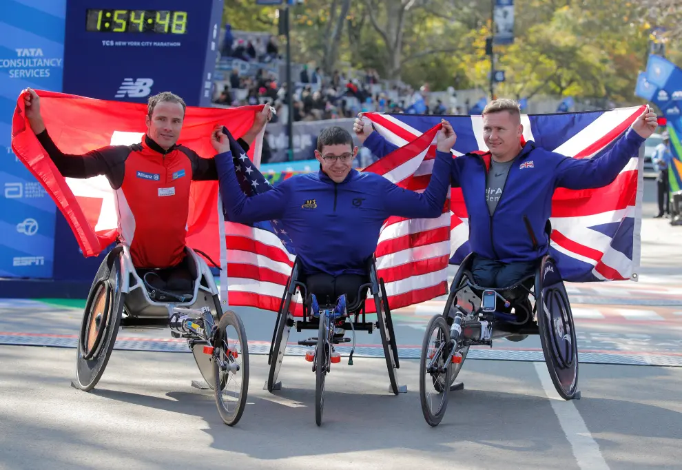 Athletics - New York City Marathon - New York, United States - November 3, 2019  (L - R) Second placed Tatyana McFadden of the U.S., first placed Switzerland's Manuela Schar and third placed Susannah Scaroni of the U.S. pose after the women's wheelchair race    REUTERS/Brendan McDermid [[[REUTERS VOCENTO]]] ATHLETICS-NYC/