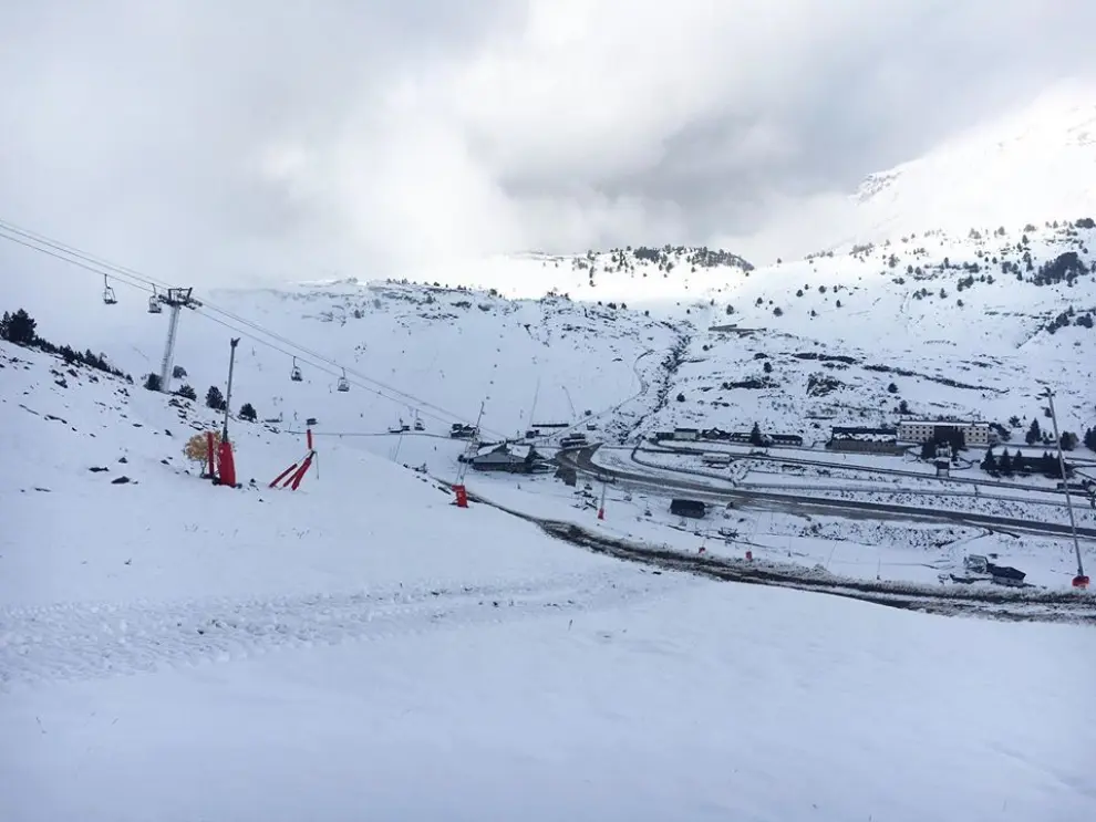 Imágenes de nieve en el Pirineo oscense.