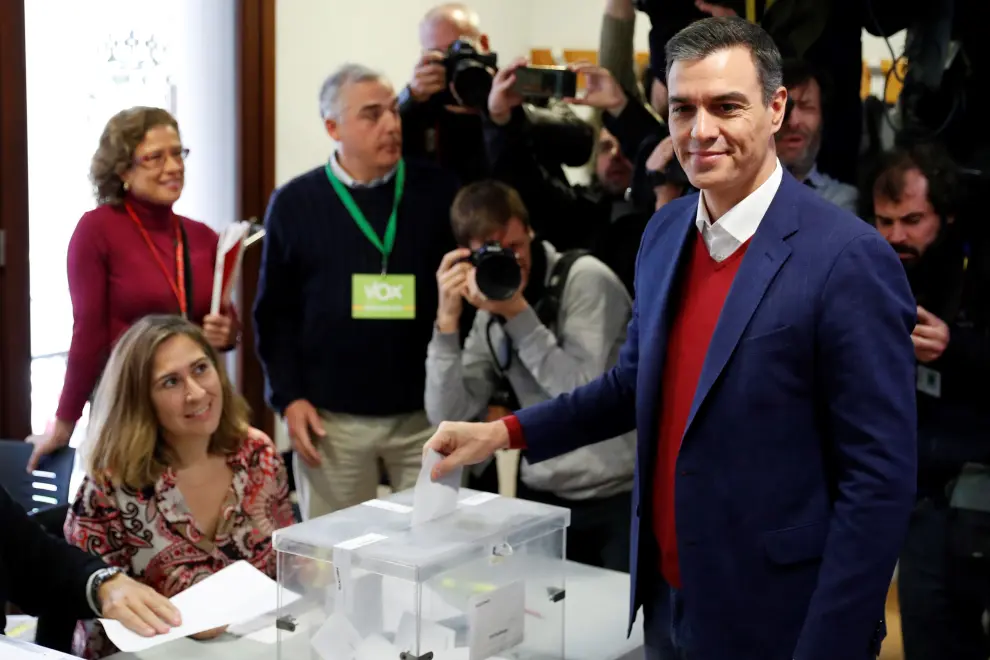 El candidato del PSOE, Pedro Sánchez, ha ejercido su voto en la localidad de Pozuelo.