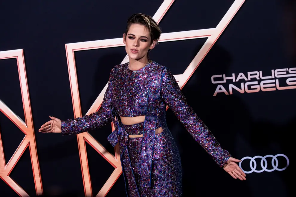 Los Angeles (United States), 12/11/2019.- US actress Kristen Stewart poses on the red carpet for the premiere of 'Charlie's Angels' at the Westwood Regency Theater in Los Angeles, California, USA, 11 November 2019. The movie is to be released in US theaters on 15 November. (Cine, Estados Unidos) EFE/EPA/ETIENNE LAURENT Charlie's Angels premiere in Los Angeles