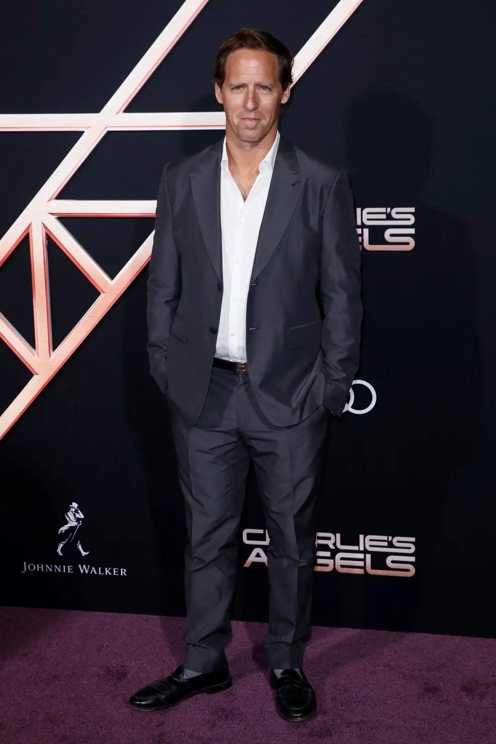 Los Angeles (United States), 12/11/2019.- US actor Nat Faxon poses on the red carpet during the premiere of 'Charlie's Angels' at the Westwood Regency Theater in Los Angeles, California, USA, 11 November 2019. The movie is to be released in US theaters on 15 November. (Cine, Estados Unidos) EFE/EPA/ETIENNE LAURENT Charlie's Angels premiere in Los Angeles