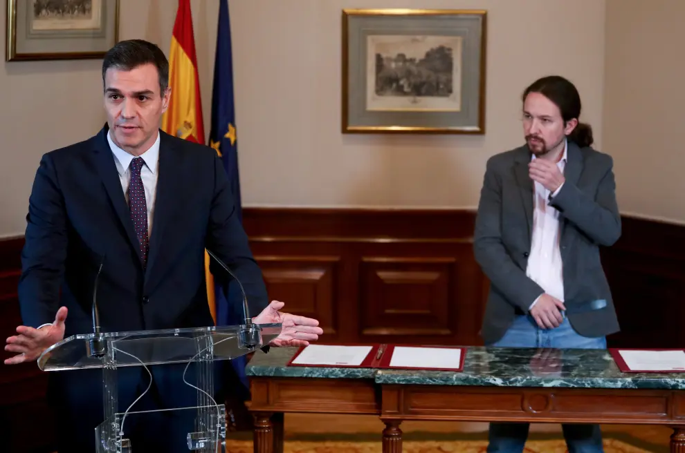 Unidas Podemos (Together We Can) leader Pablo Iglesias speaks next to Spanish acting Prime Minister Pedro Sanchez during a news conference at Spain's Parliament in Madrid, Spain, November 12, 2019. REUTERS/Sergio Perez [[[REUTERS VOCENTO]]] SPAIN-ELECTION/