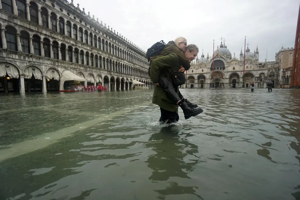 Venice (Italy), 12/11/2019.- A man with his cart wades through floodwaters at Piazza San Marco (St Mark's Square) in Venice, Italy, 12 November 2019. The high tide has already reached the level of 1 meter above sea level in Venice at 8 am. (Italia, Niza, Venecia) EFE/EPA/ANDREA MEROLA Flooding in Venice