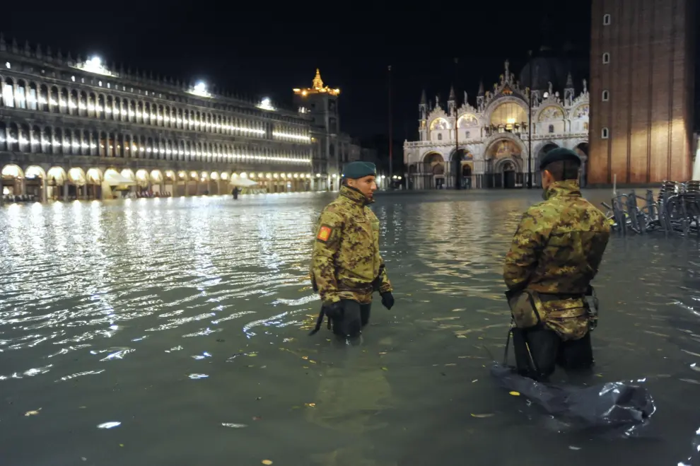 Venice (Italy), 12/11/2019.- Waterbus are grounded by extreme floodwaters in Venice, Italy, 12 November 2019. The high tide has already reached the level of 1,87 meter above sea level. (Italia, Niza, Venecia) EFE/EPA/ANDREA MEROLA BEST QUALITY AVAILABLE Flooding in Venice