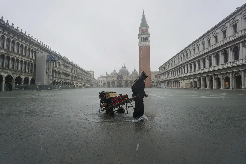 Venecia sufre su peor inundación desde 1966