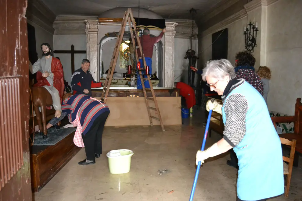 Un equipo de voluntarios trabaja ya para recuperar 
la ermita de Tauste