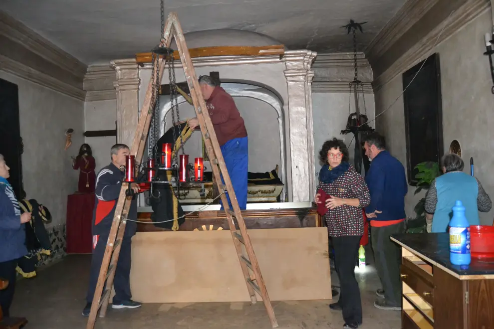Un equipo de voluntarios trabaja ya para recuperar 
la ermita de Tauste